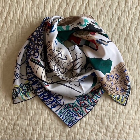 Brand New Hermes La Maison des Oiseaux Parleurs Silk Scarf - Picture 2 of 14